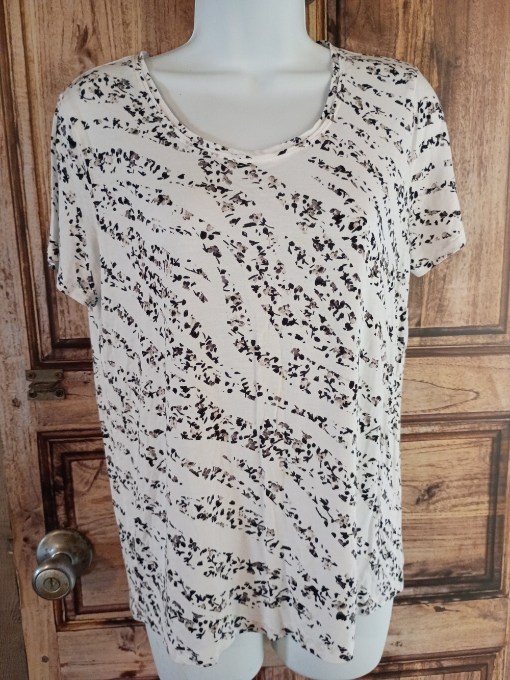 Cream Short Sleeve Printed Tee with Black Speckle Pattern